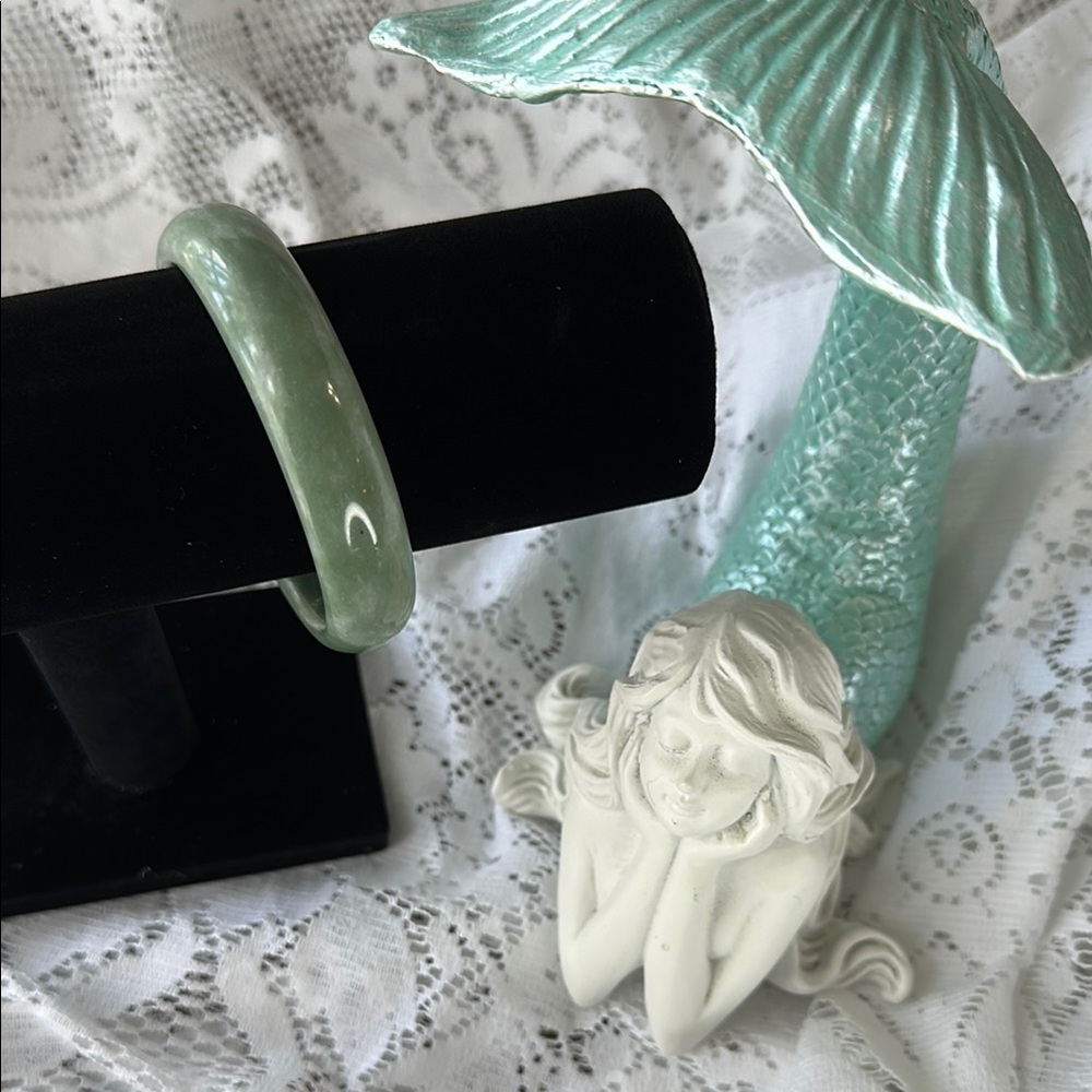 Elegant Green Jade Bangle Bracelet